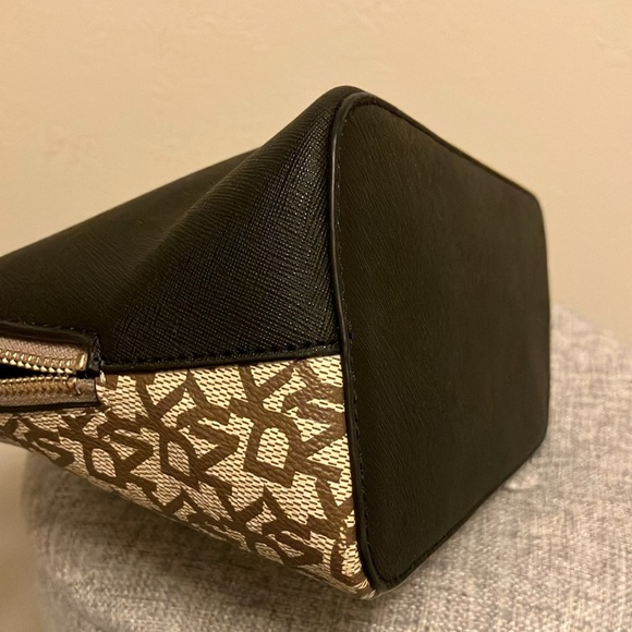 EUC Dkny bag - Picture 6 of 14